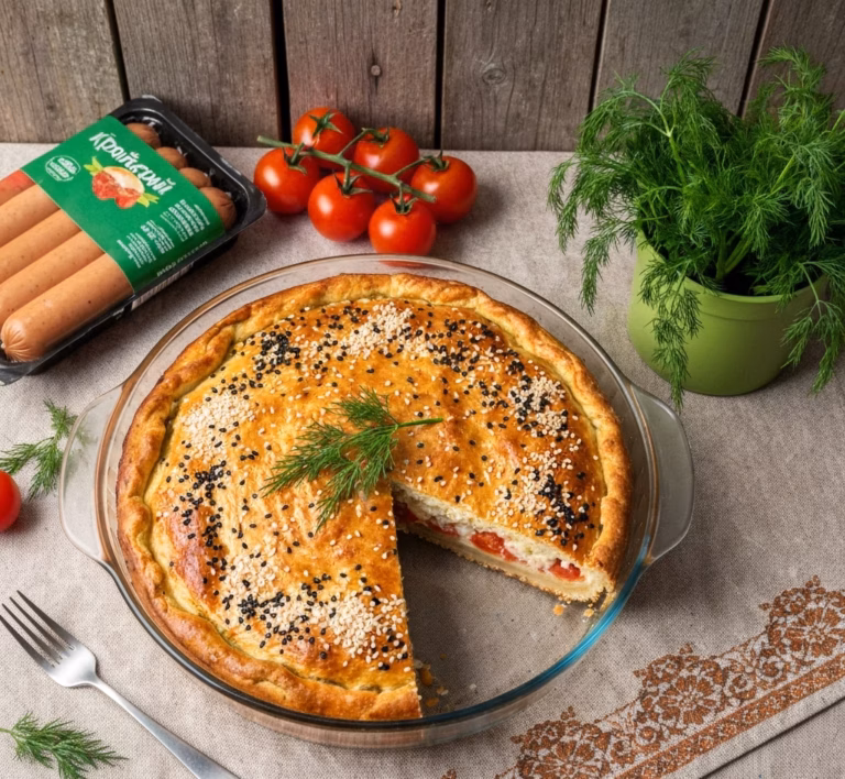 Пышный дрожжевой пирог с капустой и сосисками