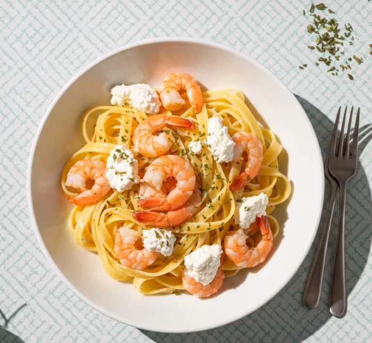 Сочная паста с креветками, лимоном и чесночным ароматом
